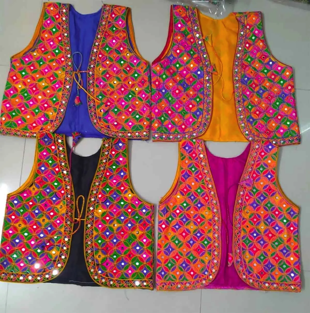 Fancydresswale Gujrati Girl Jacket Cotton Blend Kutch Work Embroidered Short Jacket Dandiya -Random Colors and design