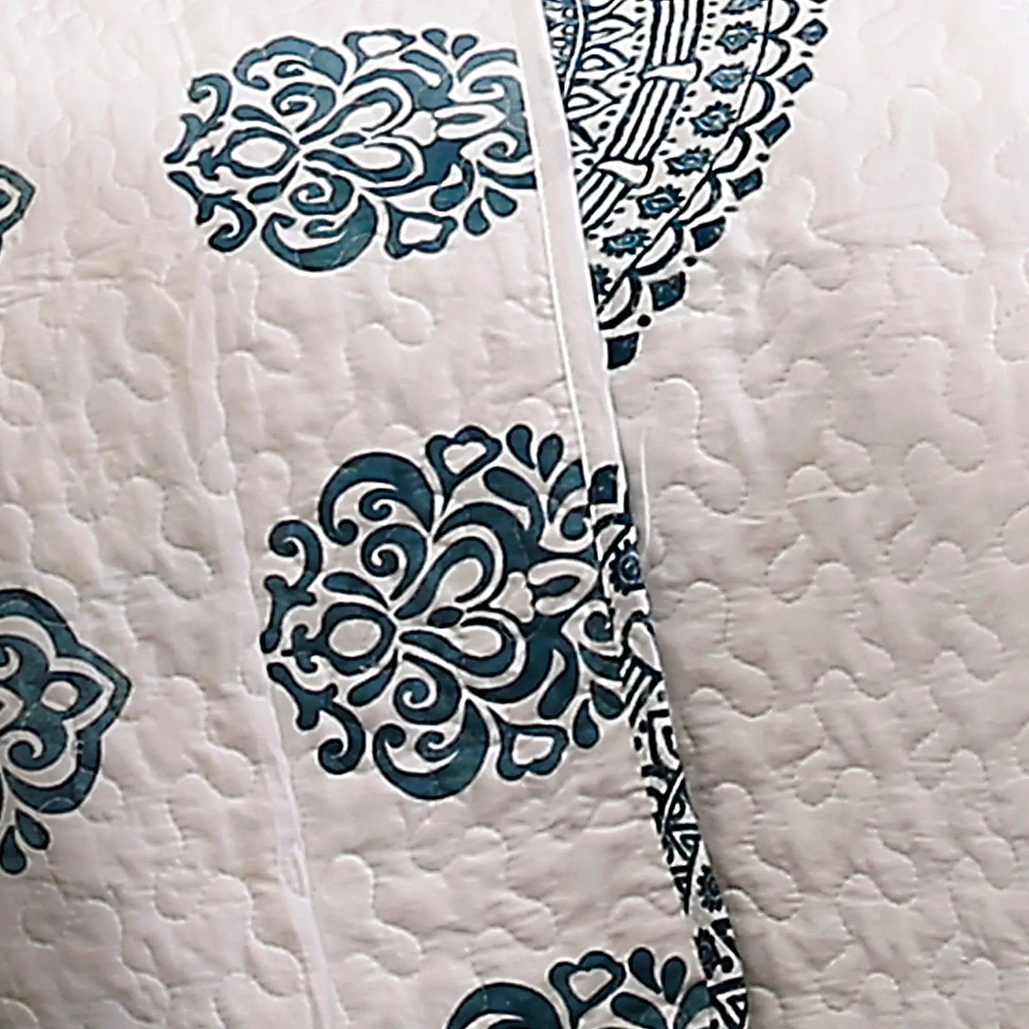 Shaila Medallion Quilt 3 Piece Set